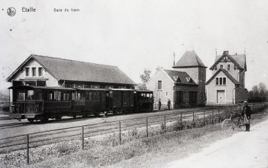 Etalle- la gare + machine vue de gauche-.jpg